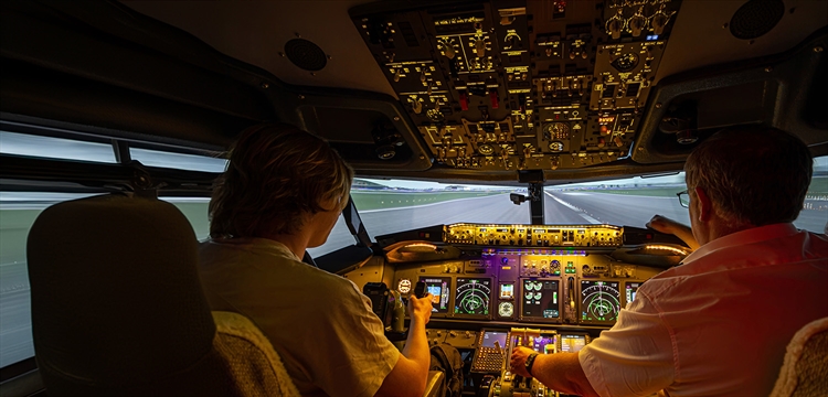 737 Flightdeck Experience Brighton