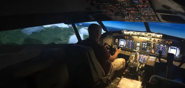 737 Flightdeck in Boston