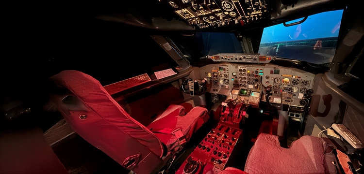 Full Motion 737 Simulator Cambridgeshire