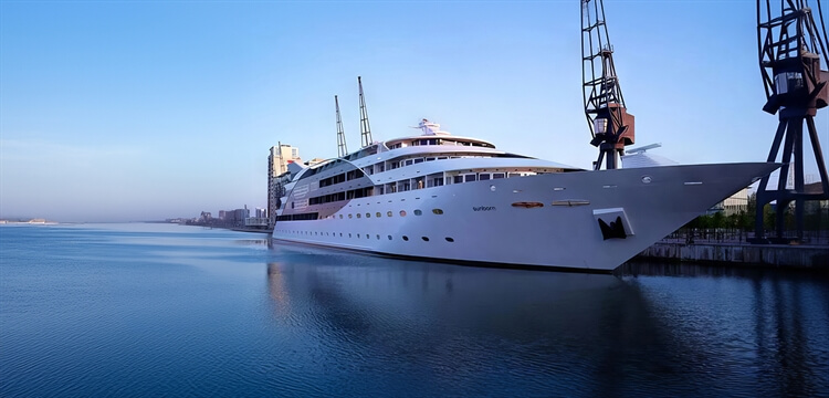 London Yacht Hotel Overnight Break with Dinner for Two